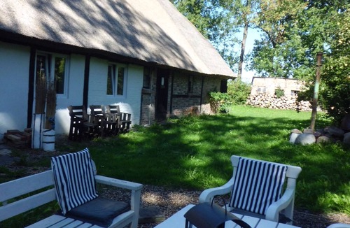 Dranske House | Family holidays in a thatched monument on a spacious garden plot