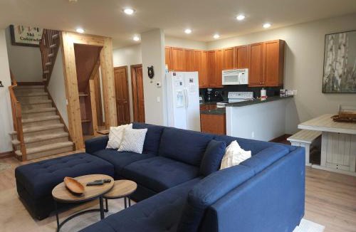 The Highlands House | Family Hot Tub, MountainScape Chalet! Paradise!