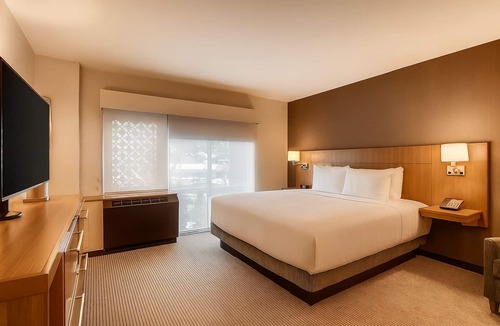 Mountain House Hotel | Family Mountain Getaway Near Dillon Reservoir | Free Breakfast