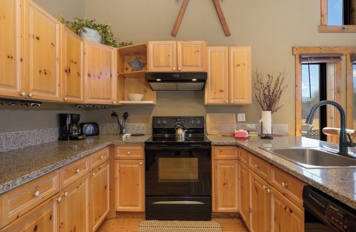 Fraser House | Family & pet friendly 3 bedroom rental w/private hot tub