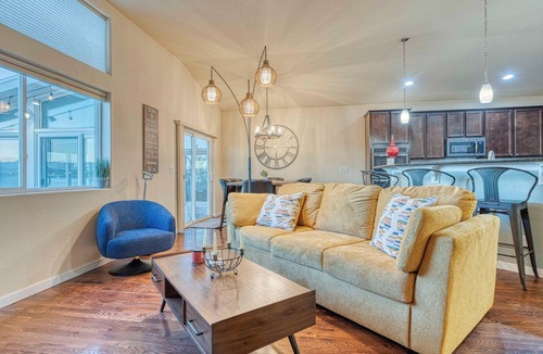 Berthoud House | Family Retreat w/Hot Tub Near TPC Colorado Sleeps 10 Fire Pit
