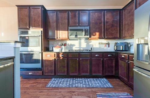 Berthoud House | Family Retreat w/Hot Tub Near TPC Colorado Sleeps 10 Fire Pit
