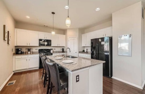 Castle Rock House | Family Retreat w/Large Yard/Fireplace/Gym between Castle Rock and Parker