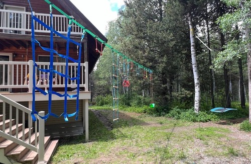 Ashton Cabin | Family Reunion! Fire pit, Hiking, Yellowstone! 220 EV Charger, Smart TVs, Arcade