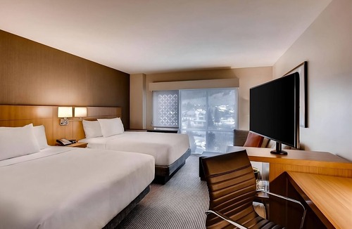 Mountain House Hotel | Family Ski Trip! 3 Pet-friendly Units, Outdoor Jacuzzi, Free Breakfast, Shuttle!