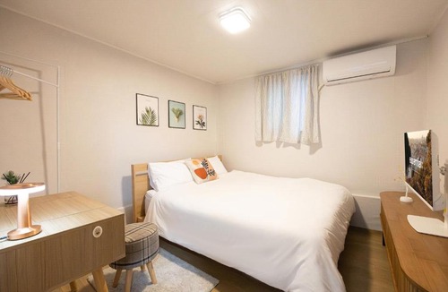Seowon-dong Apartment | Family trip, Business trip, Long term trip perfect for 3 to 6 guests with Free laundry