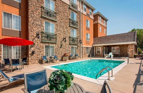 Broomfield House | Feel at home in our hotel in Broomfield, CO