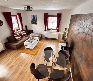 Neugersdorf Apartment | Ferienwohnung mit Garten und Wallbox in der Oberlausitz