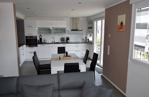 Zirndorf Apartment | Ferienwohnung mit Südbalkon
