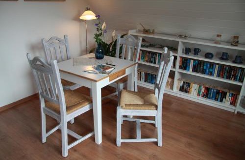 Vitzdorf Apartment | Ferienwohnung weißes Haus