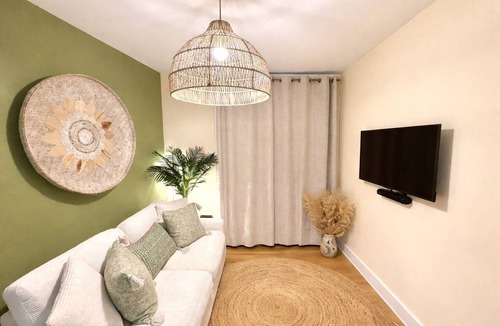 Hell's Kitchen Apartment | FIFA,Clean,King bed apt,Manhattan,Walk to Time Square, Broadway,Central Park
