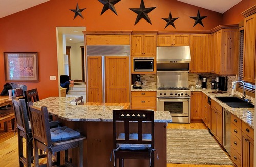 Eagle House | Fisherman's Paradise on Eagle River - 10 minutes from Vail/Eagle Airport