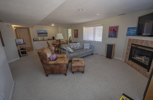 Gleneagle House | Five Minutes to the USAF Academy - Short drive to Garden of the Gods