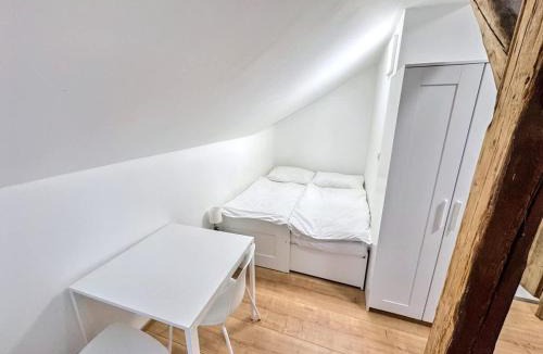 Andel Apartment | Flat Near Prague Castle Stylish & Prime Location 7