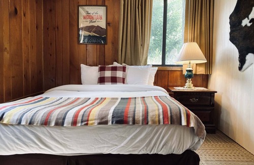 Lower Arapahoe Hotel | Foot of the Mountain Motel