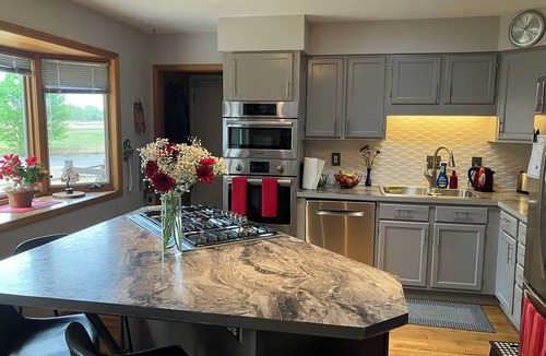 Keewayden House | Four bedroom family home on cul de sac near East Boulder Rec Centre -