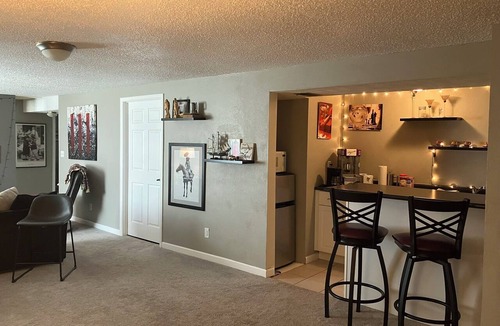 Keewayden House | Four bedroom family home on cul de sac near East Boulder Rec Centre -