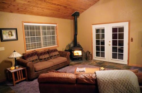 Indian Mountain House | Fox Hole Serene Secluded Private Cabin Hot Tub