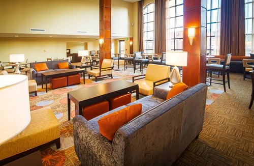 Northfield Apartment | Free Breakfast Buffet & Pool Access. Near University of Colorado Hospital.