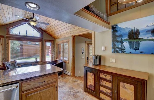 Breckenridge Cabin | Free SkyCard Act-Cozy Cabin w/Fireplace, Hot Tub, Pool, Free Wifi, Fly Fishin