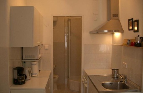 Funfhaus Apartment | Freundliches Apartment mit Innenhof-Garten
