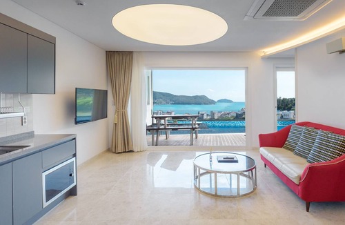 Irun-myeon Hotel | Friemily Pool Villa & Hotel