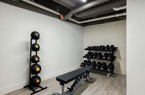 Hanover Place Apartment | FRONTDESK Bright Open Studio Apt by Old Westport