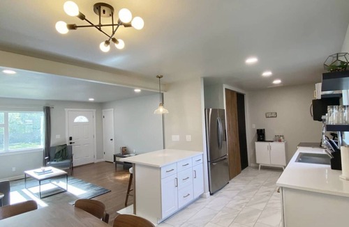 South Westminster House | Fully renovated 3BD home with free parking