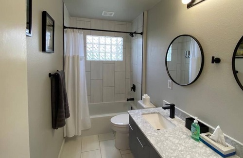 South Westminster House | Fully renovated 3BD home with free parking