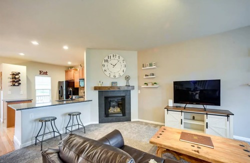 Monument House | Furnished 4BR Townhome in Monument-Executive, Medical & Military Housing