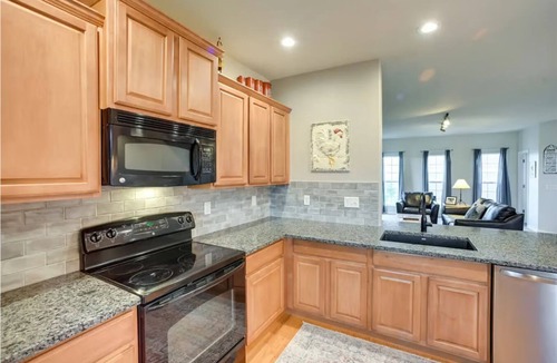 Monument House | Furnished 4BR Townhome in Monument-Executive, Medical & Military Housing