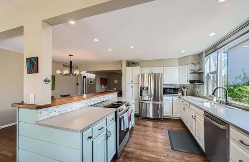 Louisville House | Furnished Downtown Louisville 5BDR Gem