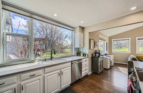 Louisville House | Furnished Downtown Louisville 5BDR Gem