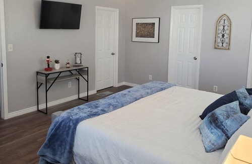 Delmar Parkway House | Furnished Short term Rental