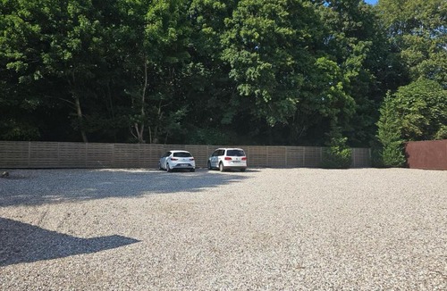 Kiel Apartment | Gästehaus - 2 Bäder, 8 Pers, Parkplatz, Garten, Terrasse