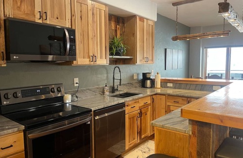 Gypsum House | Game Room, Hot Tub, Privacy, Vail to Glenwood