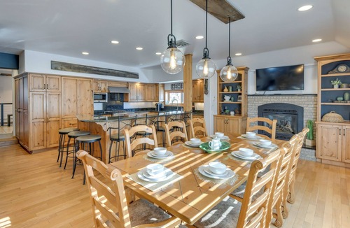 Craig Villa | Game Room, Media Room & Pool: Luxe Villa in Craig!