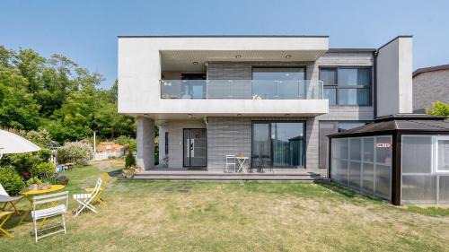 Ganghwa House | Ganghwa Noeuldamechae Private Pension