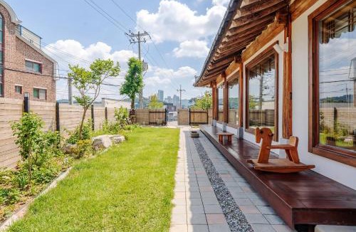 Gangneung House | Gangneung Orabdori Hanok Pension