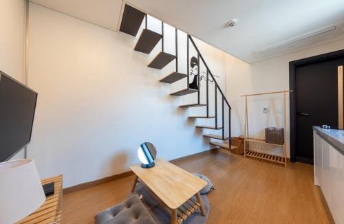 Gangneung House | gangreung seuteieoseu