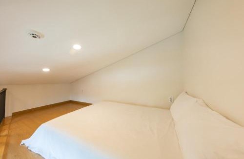 Gangneung House | gangreung seuteieoseu