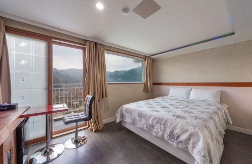 Oeseo Hotel | Gapyeong Brown