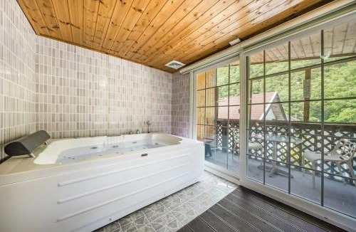 Gapyeong House | Gapyeong Green Star Pension Remodeling, Spa