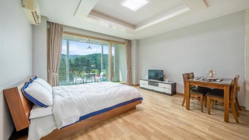 Seorak House | Gapyeong Yeonkkocchosu Pet Pension