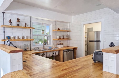 Manitou Springs Historic District House | Garden House | Walk to Downtown Manitou | Sleeps 8