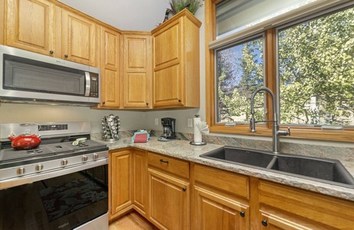 Estes Park House | Gateway to the Wildside – Lodge-Style Townhome Near RMNP – EV #3453