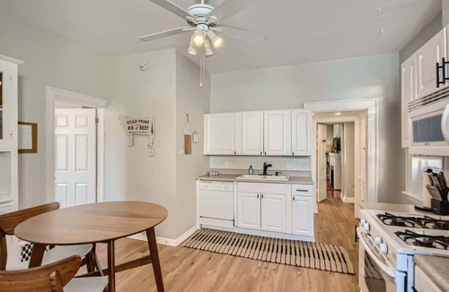 City Park West Apartment | Gaylord by Modern Midstay/1Block to CityPark #G1