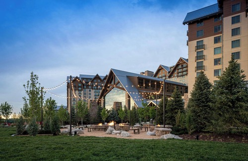 Aurora Hotel | Gaylord Rockies Resort & Convention Center