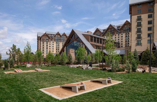 Aurora Hotel | Gaylord Rockies Resort & Convention Center