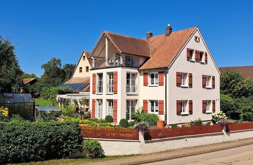 Wasserzell Apartment | Gemühtliche Ferienwohnung mit Garten und Liegewiese